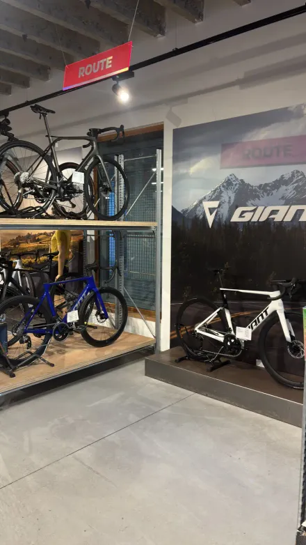 Magasin KAMEO Bikes Liège — vue 2 : showroom vélos électriques et atelier, Quai de Rome 22