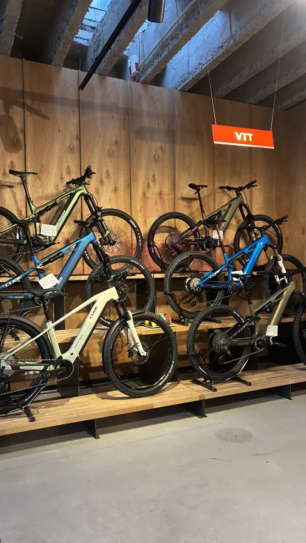 Magasin KAMEO Bikes Liège — vue 3 : showroom vélos électriques et atelier, Quai de Rome 22