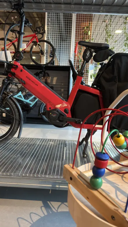 Magasin KAMEO Bikes Liège — vue 4 : showroom vélos électriques et atelier, Quai de Rome 22