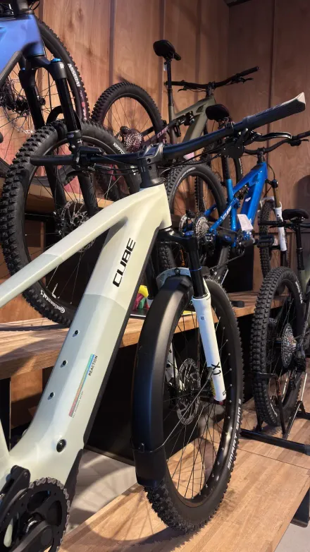 Magasin KAMEO Bikes Liège — vue 6 : showroom vélos électriques et atelier, Quai de Rome 22